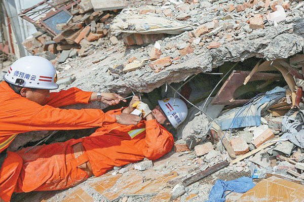 Quake death toll rises as key rescue period passes