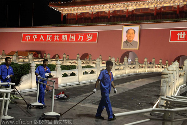 'Golden' guardrails decorate Tiananmen Square