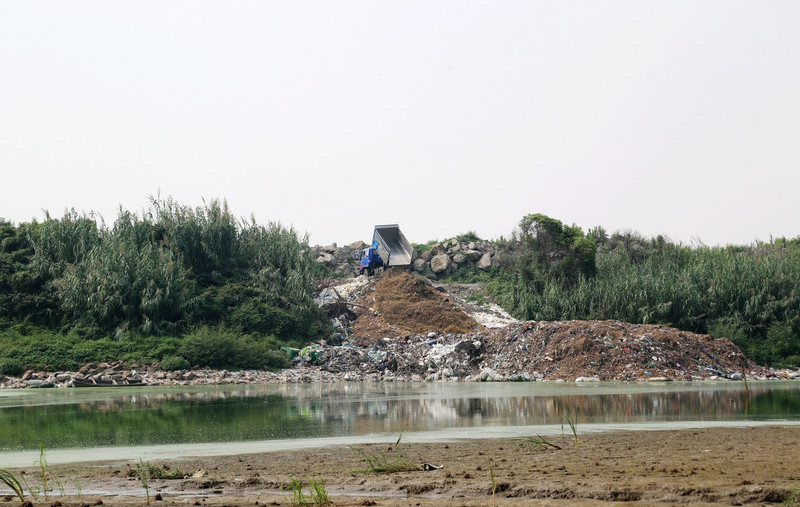Garbage dump turns water into poison