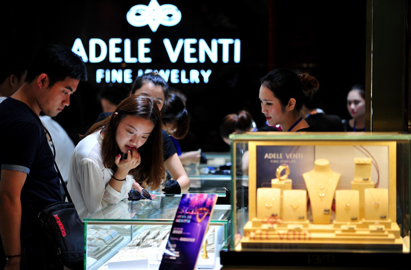 World's largest duty-free shop opens in China's Sanya