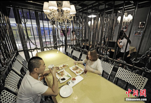 First prison themed restaurant opens in Tianjin
