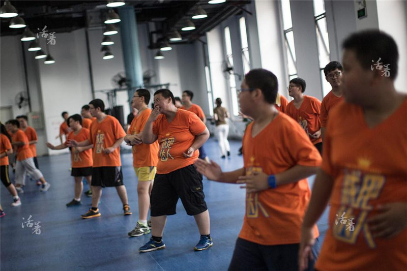 Teens slim down at a Chinese weight camp