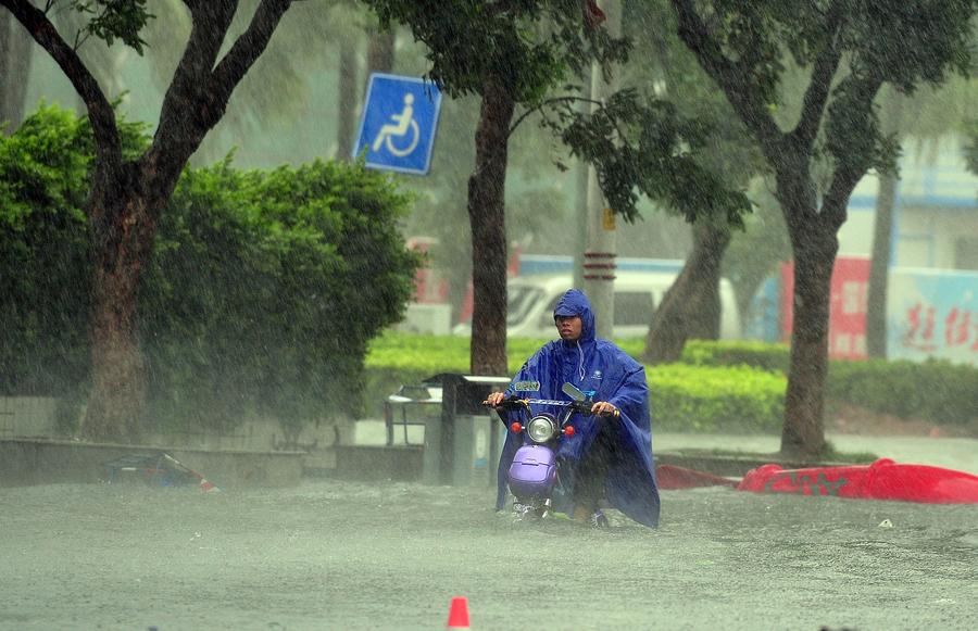 Typhoon Kalmaegi lands in South China's Hainan province