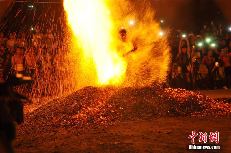 Folk activity 'walking on fire' staged in E China