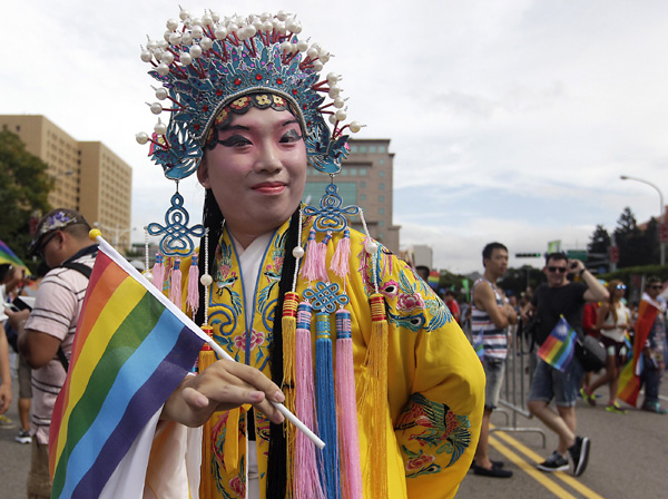 Taiwan's gay parade calls attention to LGBT diversity