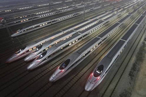 CRH5 bullet train makes trial run in NW China