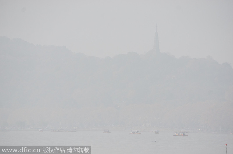 Hangzhou shrouded in heavy fog
