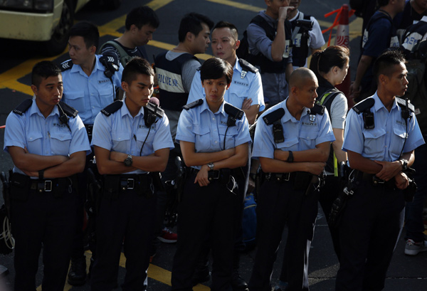 Hong Kong authorities clear Mong Kok occupying area