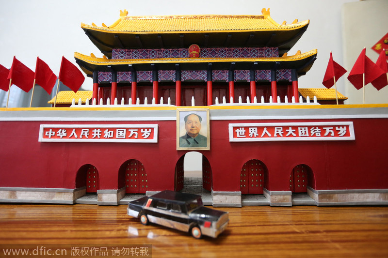 Detailed models made from rice and trash