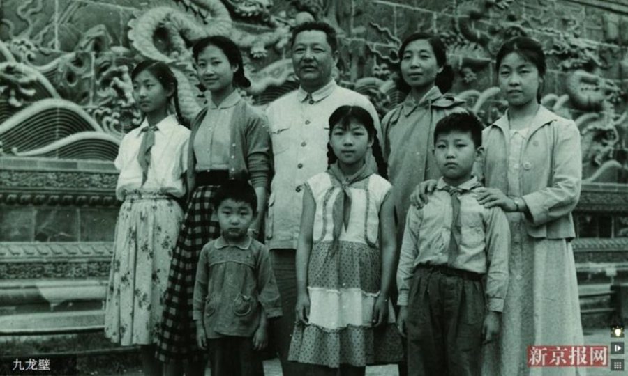 Old photos of Xi Zhongxun published