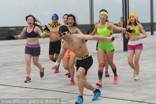 Runners welcome winter solstice in underwear