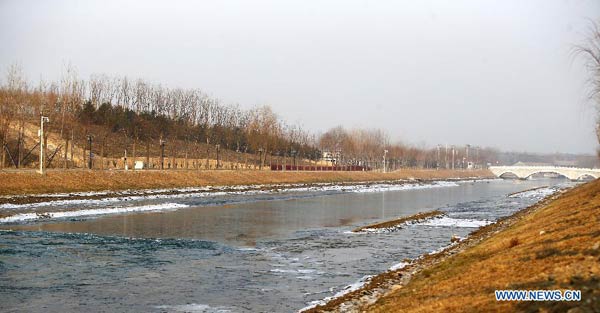 Thirsty Beijing receives water from the south