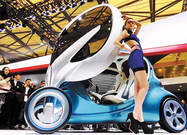 Shanghai auto show may shut door on model girls