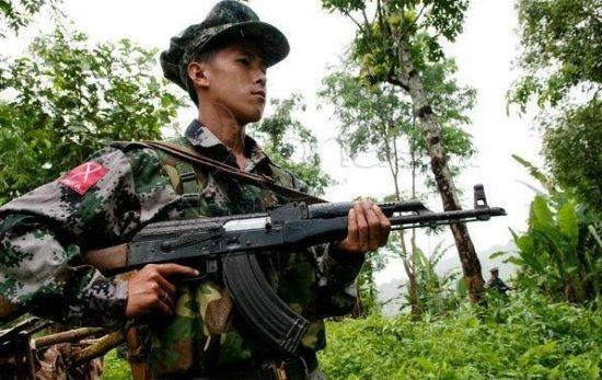 Hundreds of Chinese trapped by fighting in eastern Myanmar