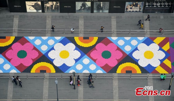 19 tons of candies make beautiful mosaic in Chengdu