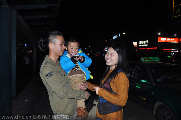 Boy travels 1400km to see his parents