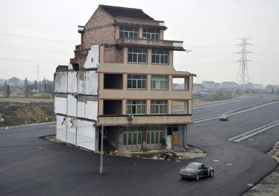 Stubborn 'nail houses' in China