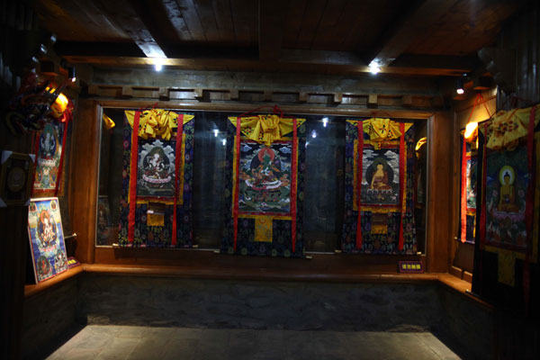 Protecting the Tibetan art of creating thangka