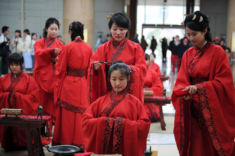 Girls celebrate adulthood in NW China