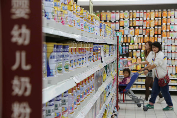 Chinese lawmakers weigh harsh regulation on baby formula