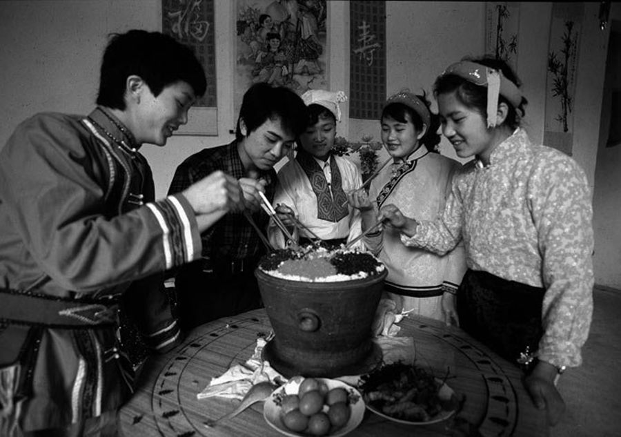 Historical photos of 56 nations in China (Part I)