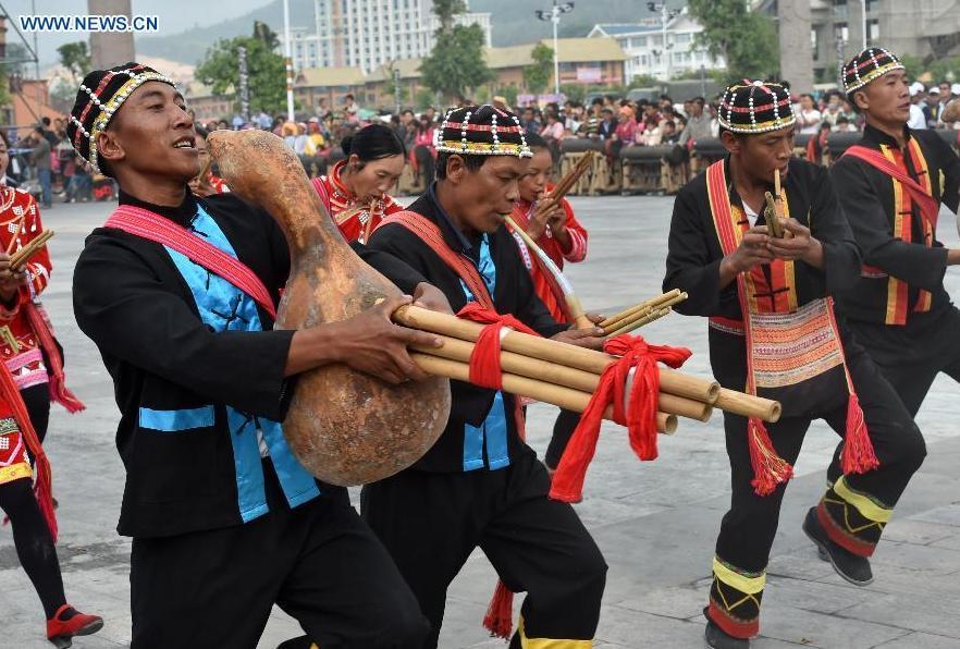 Cultural carnival parade held in Yunnan