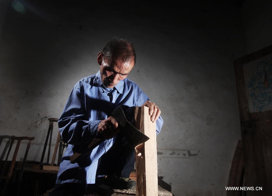 Blind carpenter with amazing craftsmanship