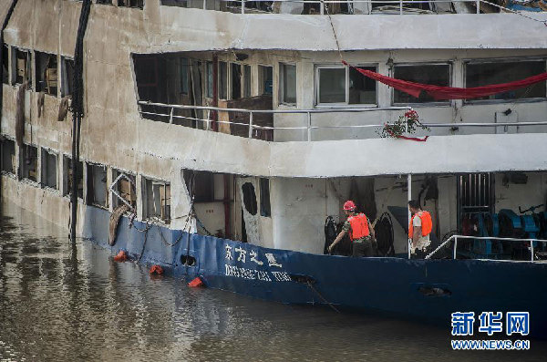 Death toll jumps to 396<BR>as hopes of finding any<BR>survivor in cruise fade