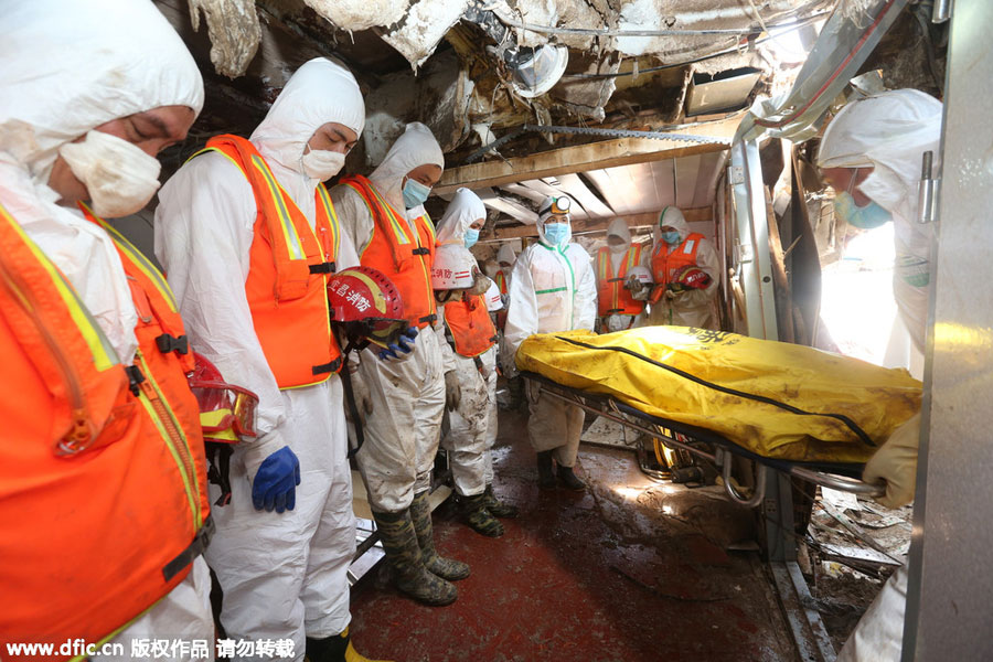 Rescuers enter <EM>Eastern Star</EM> hull in search efforts