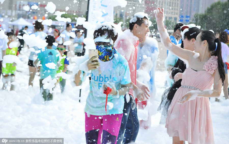 Bubble Run brings fun to Shenyang