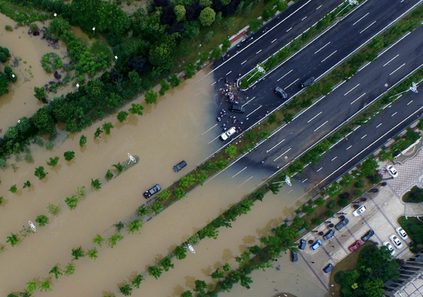 'Rarest' South China floods leave 100 dead, cause $5.6b loss
