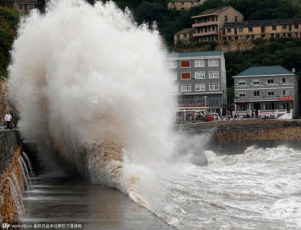 China evacuates 865,000 as super typhoon Chan-Hom barrels toward east coast
