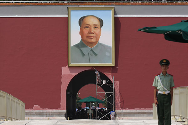 Tian'anmen gets early makeover for grand parade in September