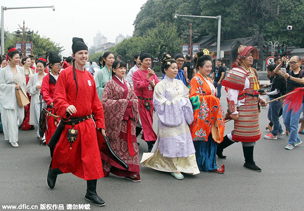 Hanfu parade held in NW China