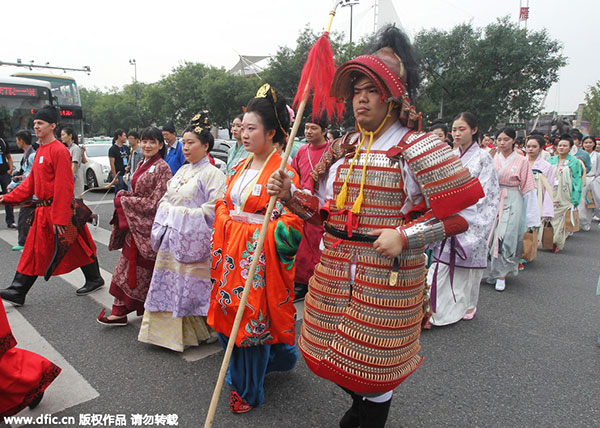 Hanfu parade held in NW China