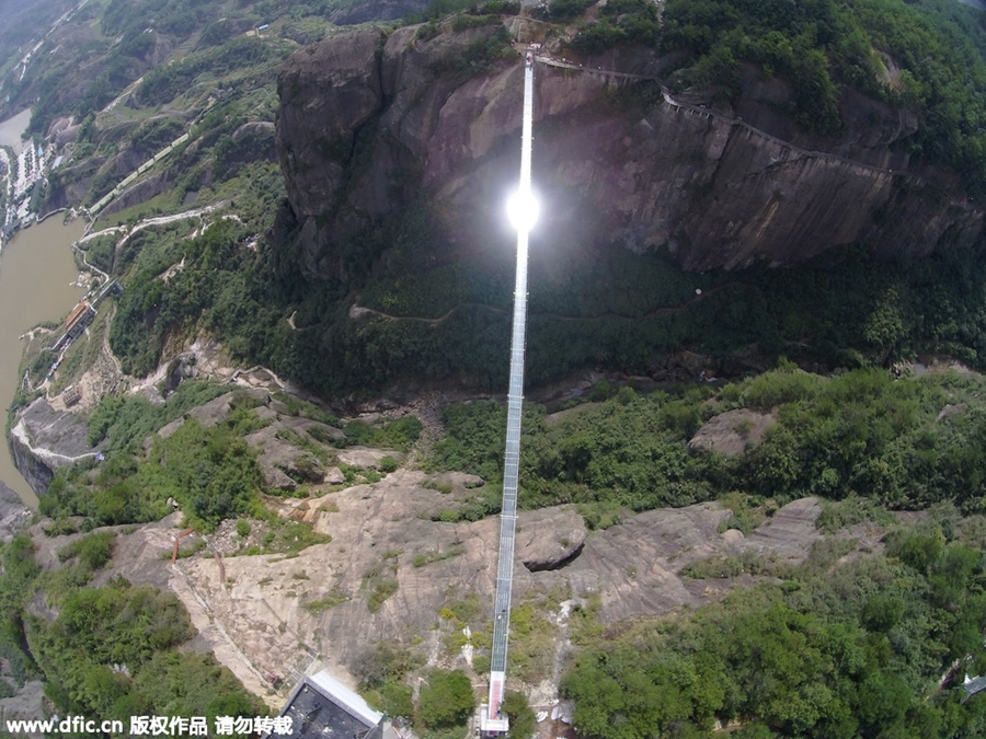 Most terrifying glass bridge starts swaying for tourists