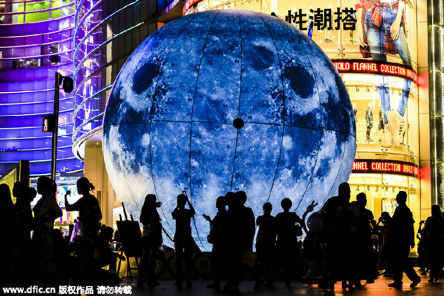 Supermoon brightens up Guangzhou's skyline