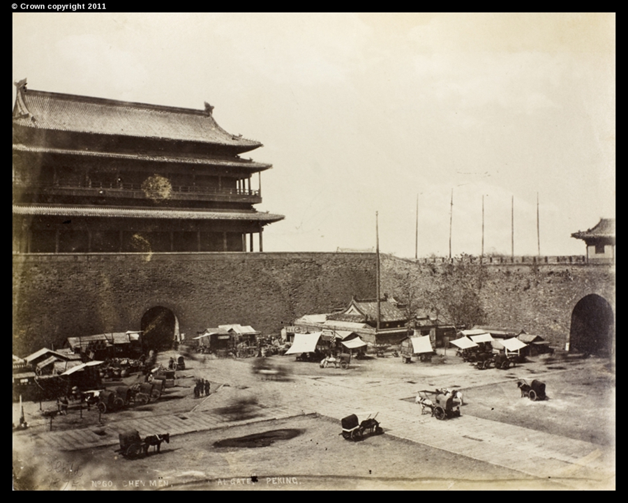 Late Qing dynasty Peking in the lens of a foreign photographer