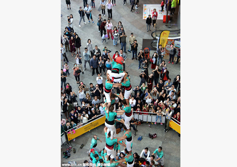Spanish-made human tower wows Shanghai audience