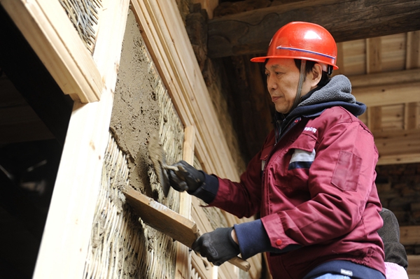 Professor joins hands in ancient architecture maintenance
