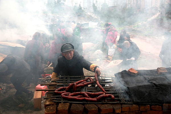 Southwest China city tries to help make smog-free meat