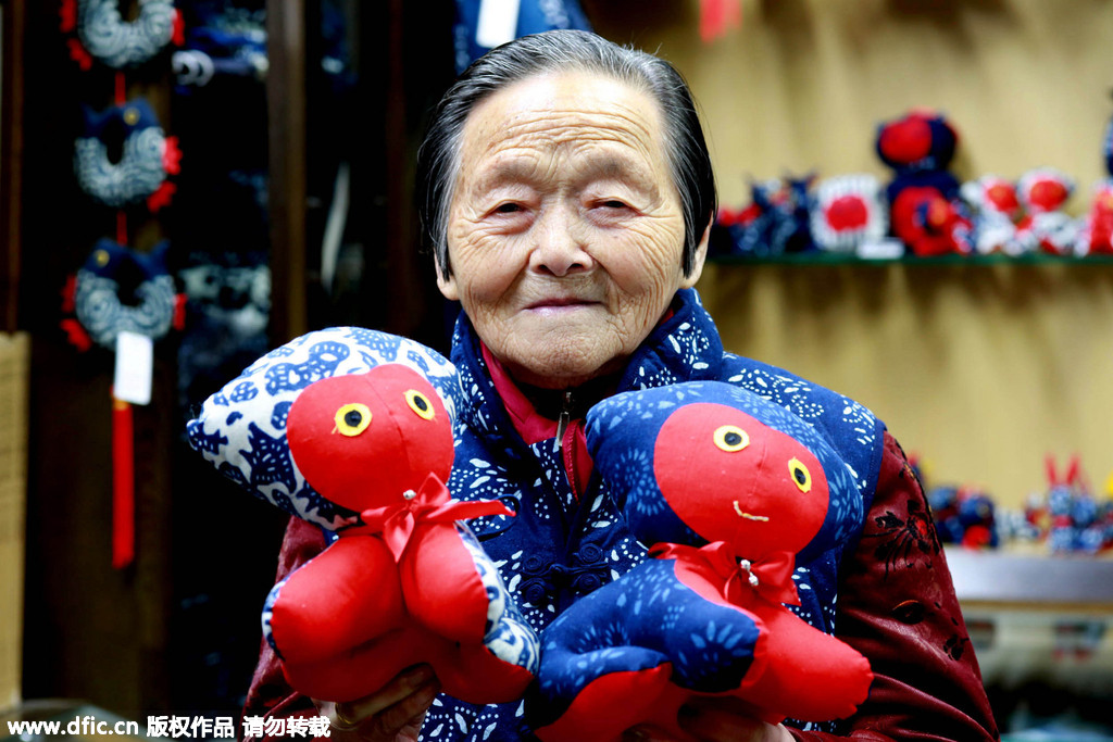 Museum designs calico monkey mascots in Jiangsu