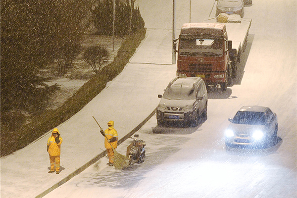 China issues blue alert for snow storms
