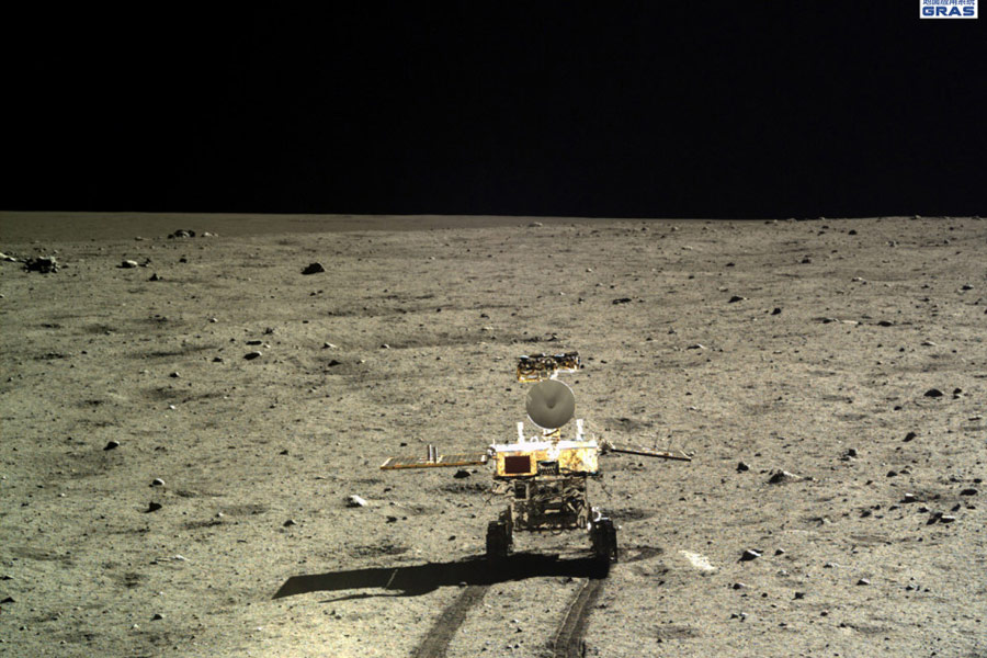 China's 'Moon Walker' sends back stunning HD photos