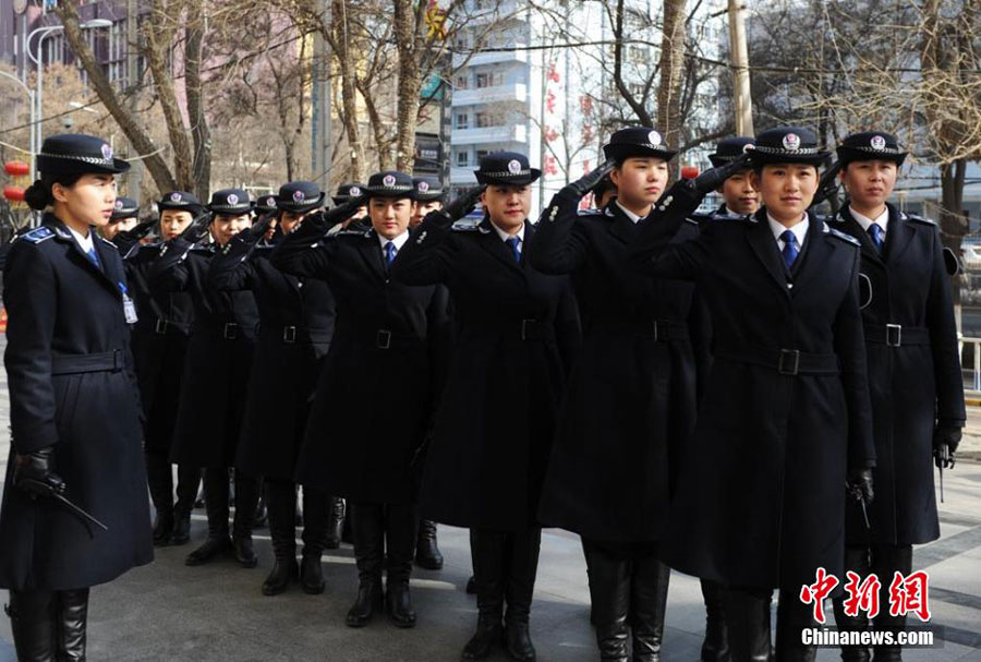 Female <EM>chengguan</EM> are ready for patrol in Lanzhou