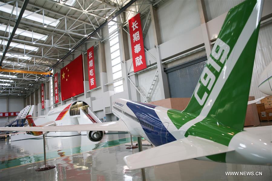 China's first large passenger plane poised for maiden flight