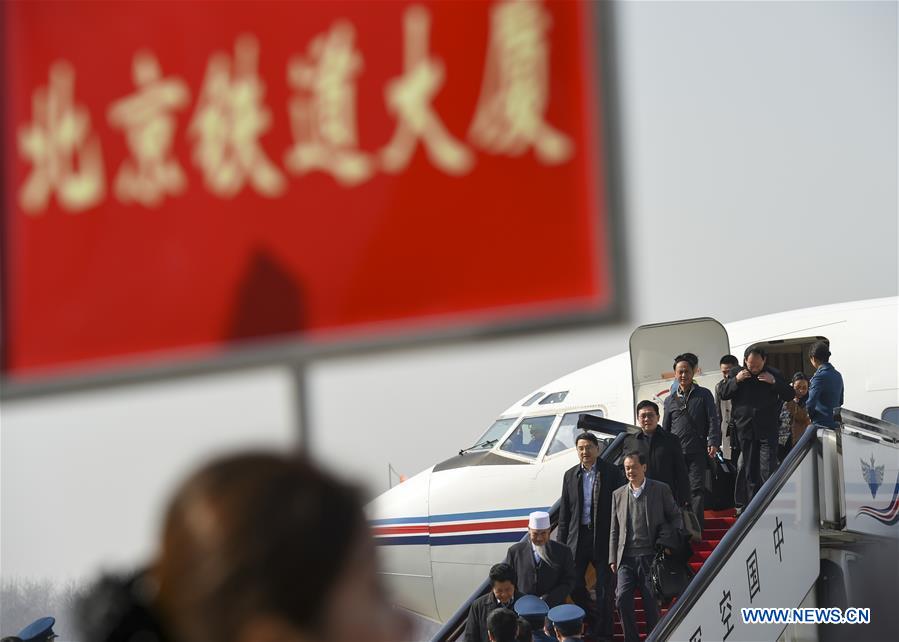 CPPCC members arrive in Beijing for annual session