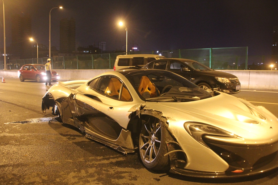 $2 million hyper car crashes in East China