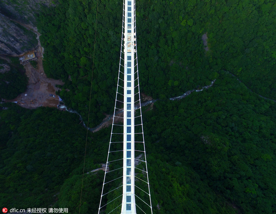 Models grace world's longest glass bridge