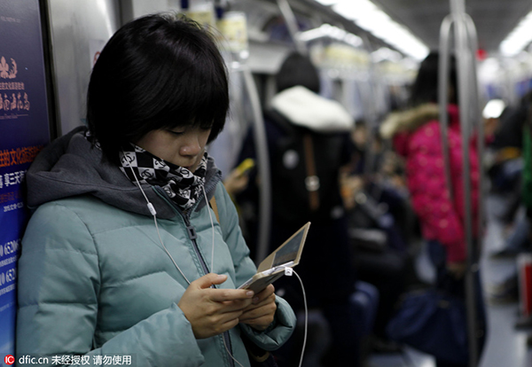 Over 90% Chinese netizens access news on mobile phones: report